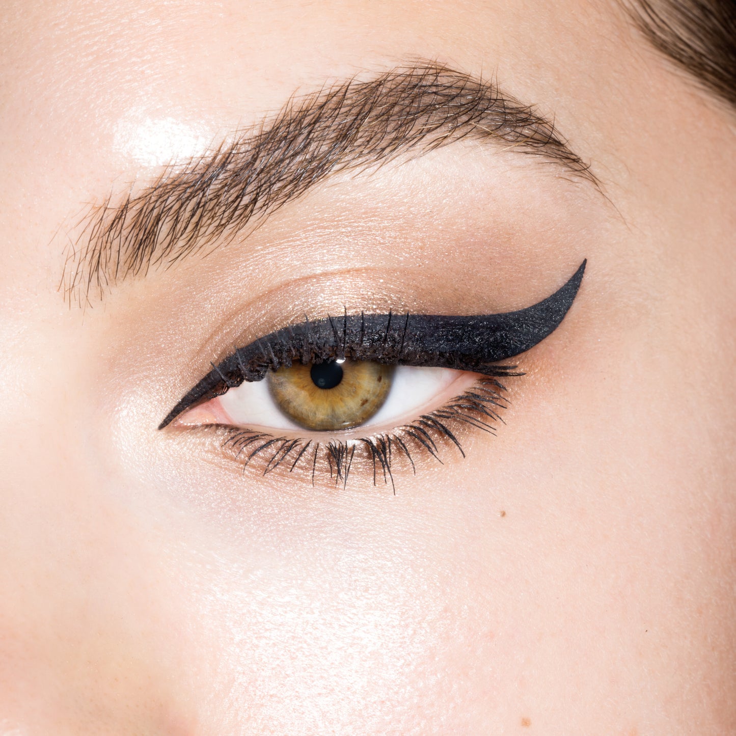 REVLON COLORSTAY LIQUID EYE PEN SHARP LINE - BLACKEST BLACK (003) - DELINEADOR DE OJOS LÍQUIDO